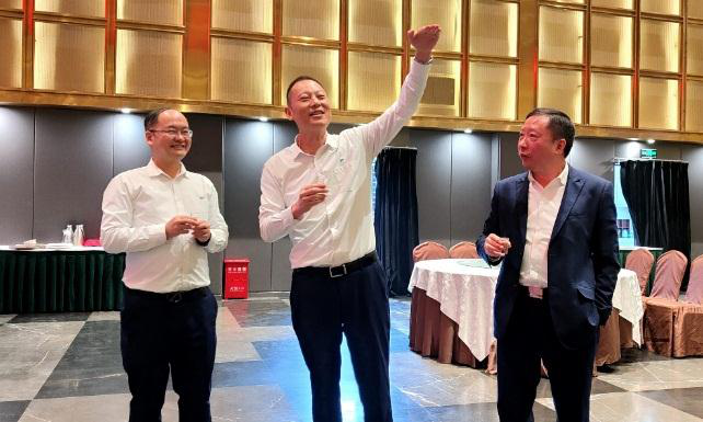 禮贊勞動(dòng)者——天馬玻璃隆重舉行2021 年勞動(dòng)競(jìng)賽、專利獲得者表彰大會(huì)(圖1)